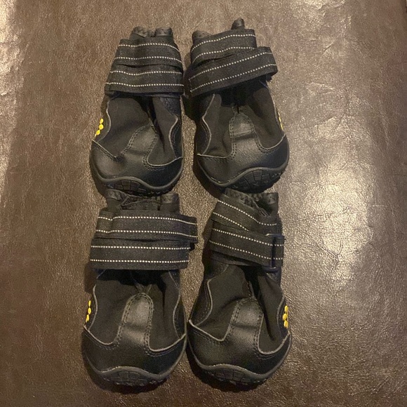 Dog Paw booties in size M (6). - Picture 2 of 5